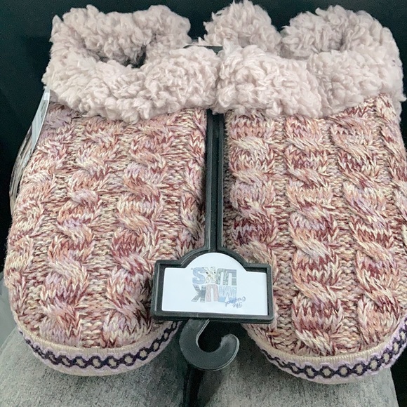 Muk Luks Shoes - 🎉HP🎉Muk Luks slippers (SO SOFT)